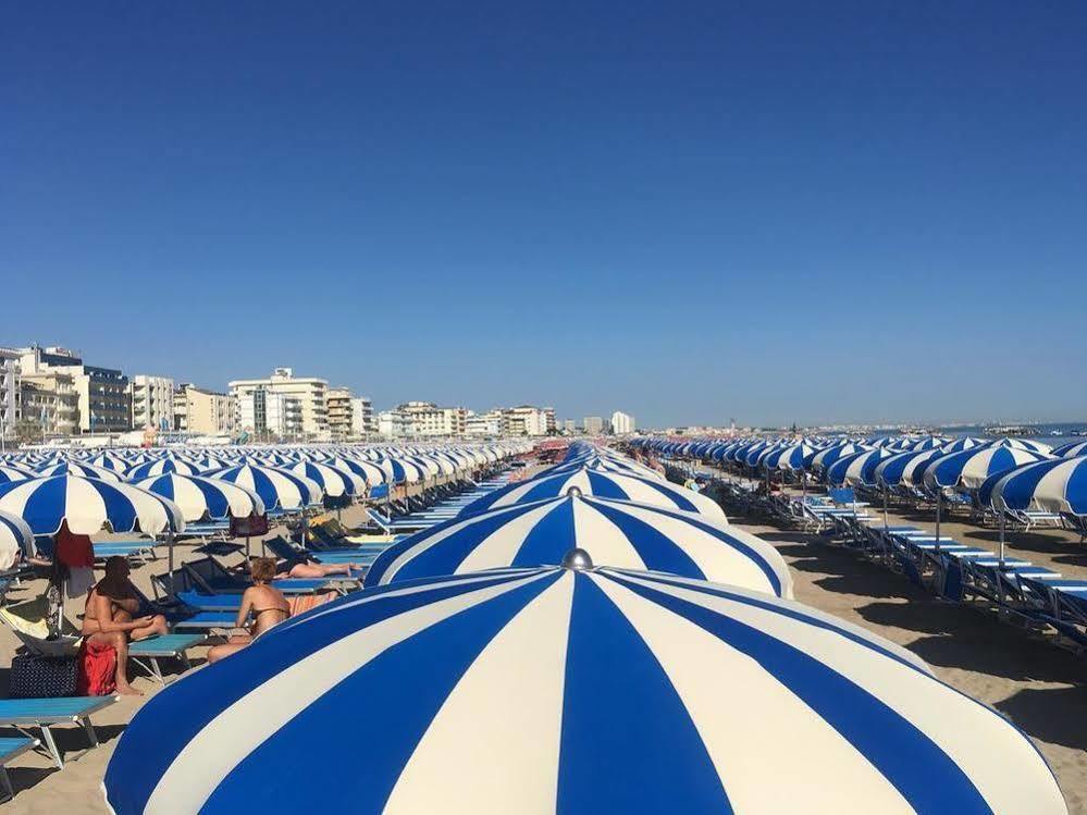 Hotel Acropolis Cattolica Exterior foto